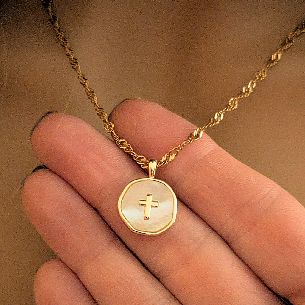 Pearl Shell Cross necklace, Gold- 20 inch