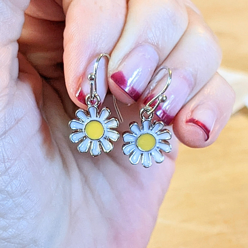 Daisy dangle earrings