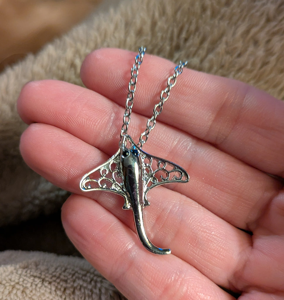 Stingray Pendant charm necklace, 18 inch