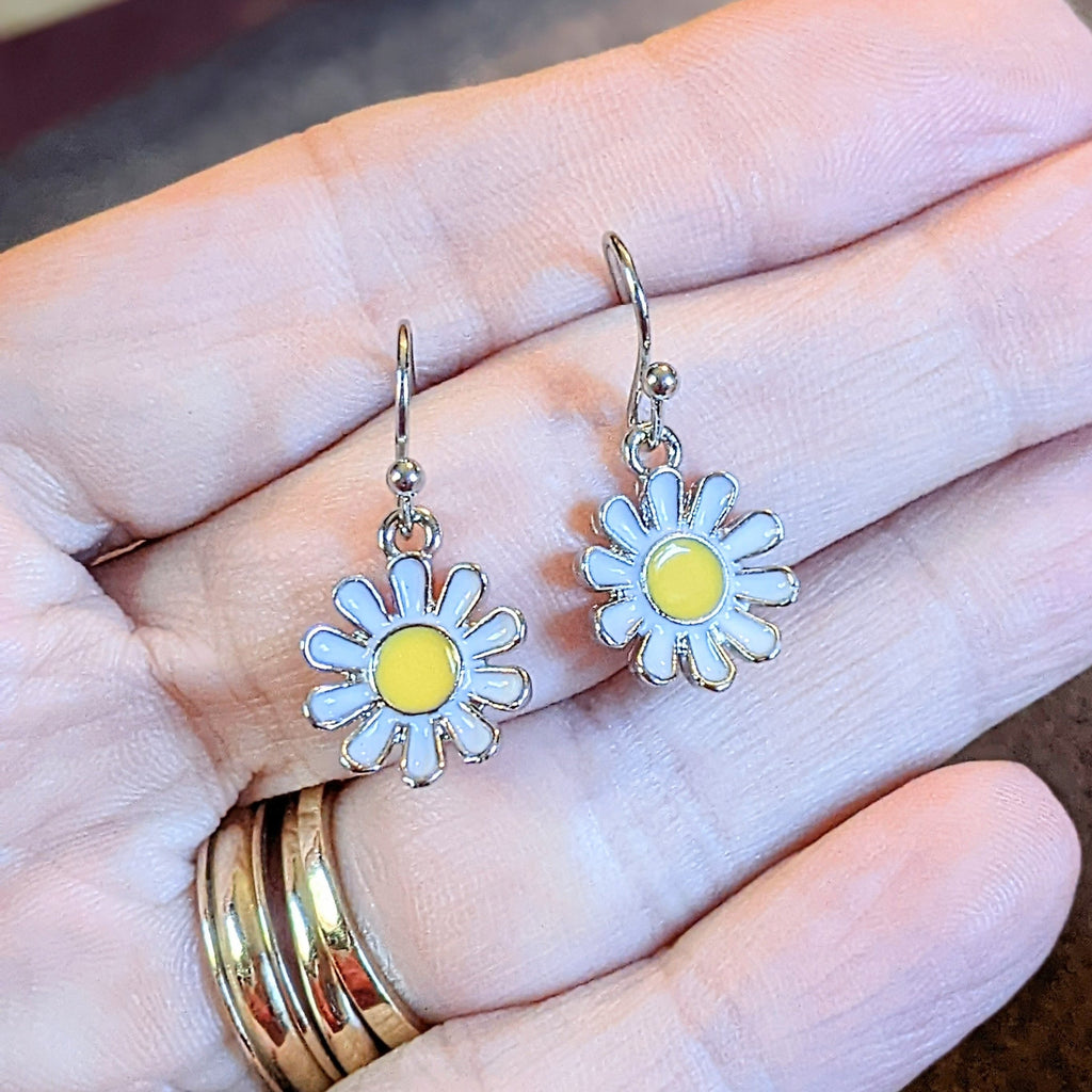 Daisy dangle earrings