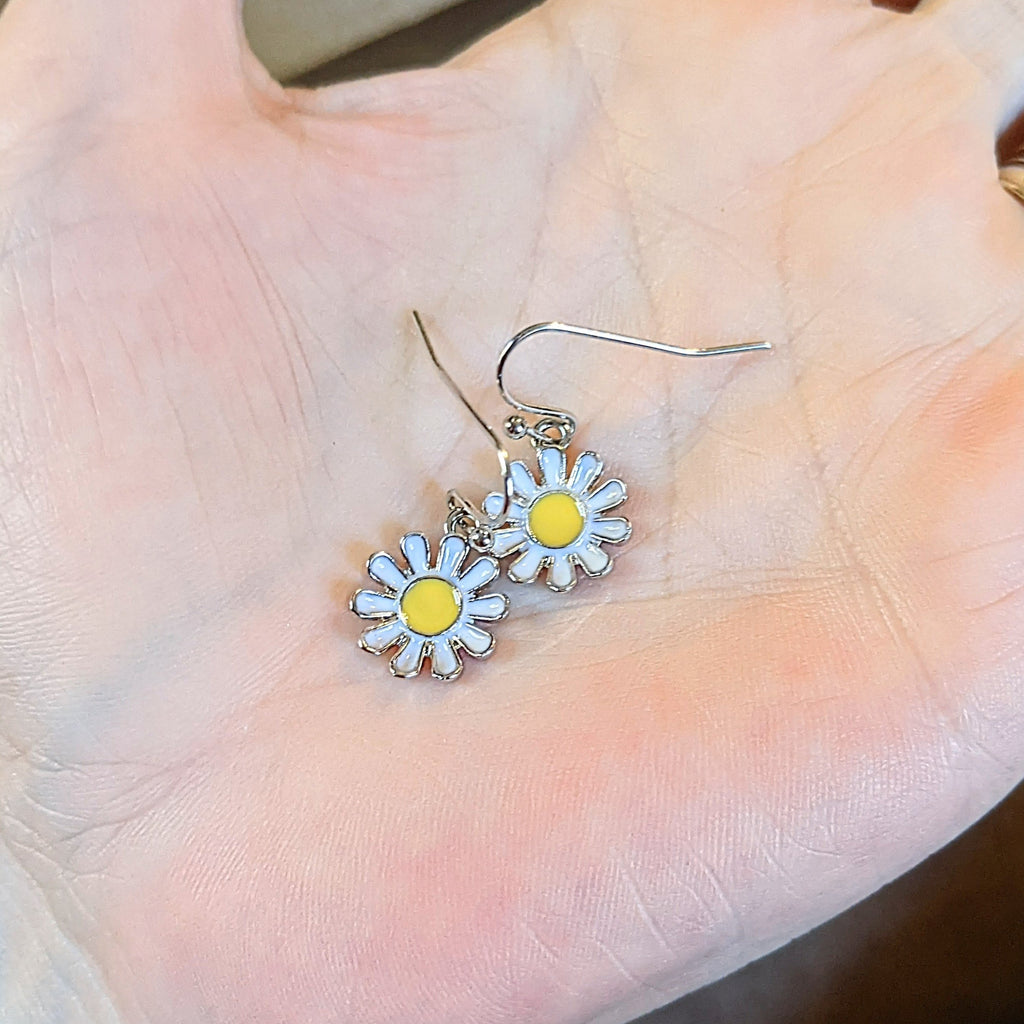 Daisy dangle earrings