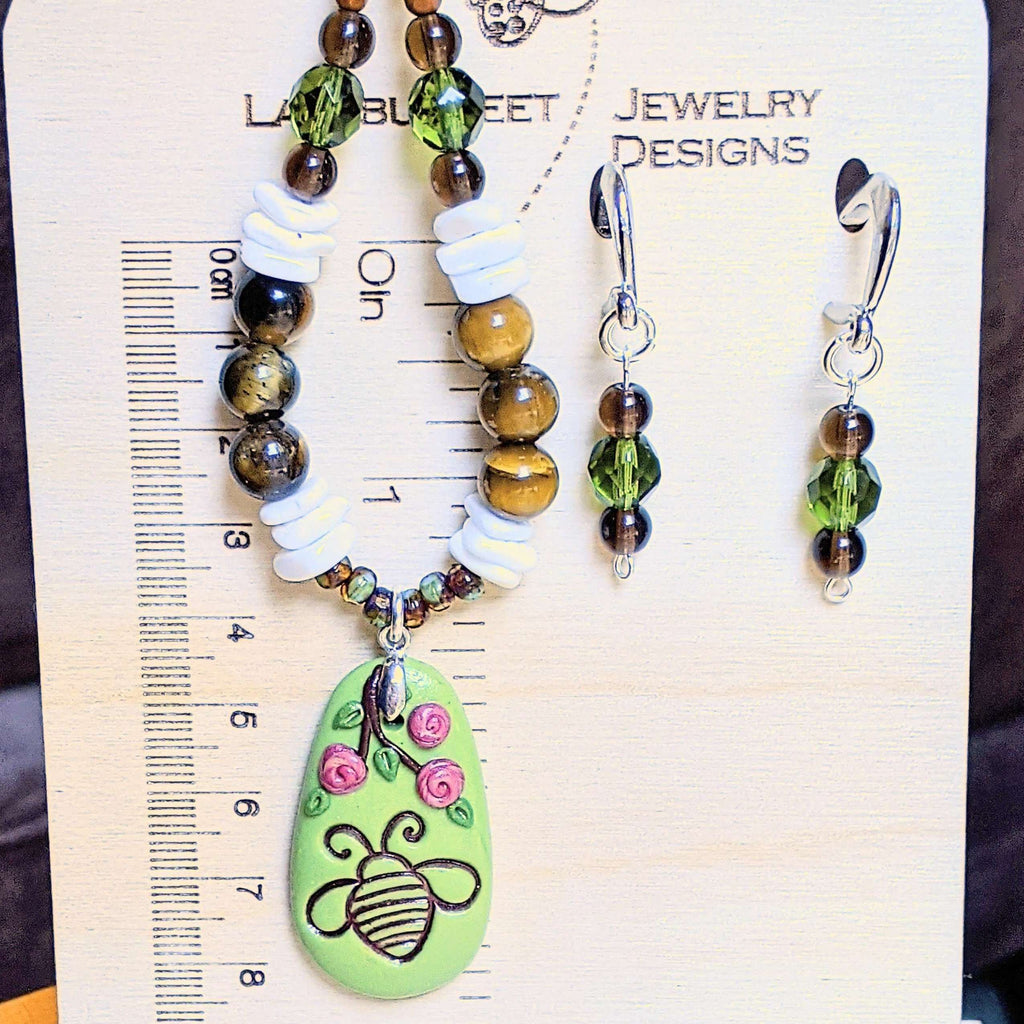 Busy Bee Beaded Necklace / Double Earring Set, 22 inch